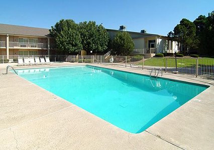 Quality Inn & Suites Albuquerque 04.[1]
